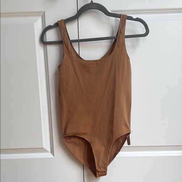 SKIMS Tops - SKIMS Tan Bodysuit S/M